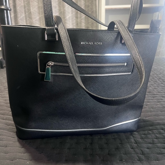 Michael Kors - Picture 1 of 4